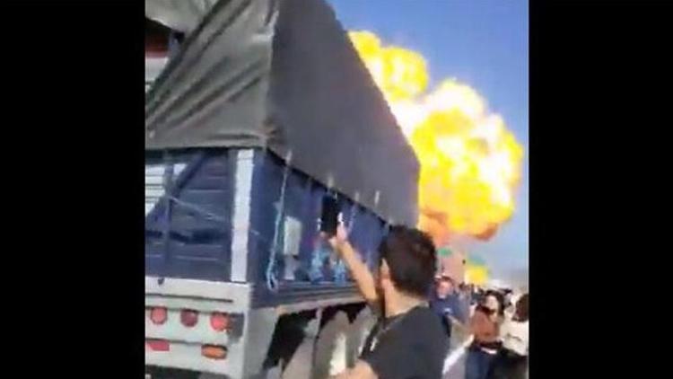 Meksikada devrilen yakıt tankerinde patlama: 13 ölü