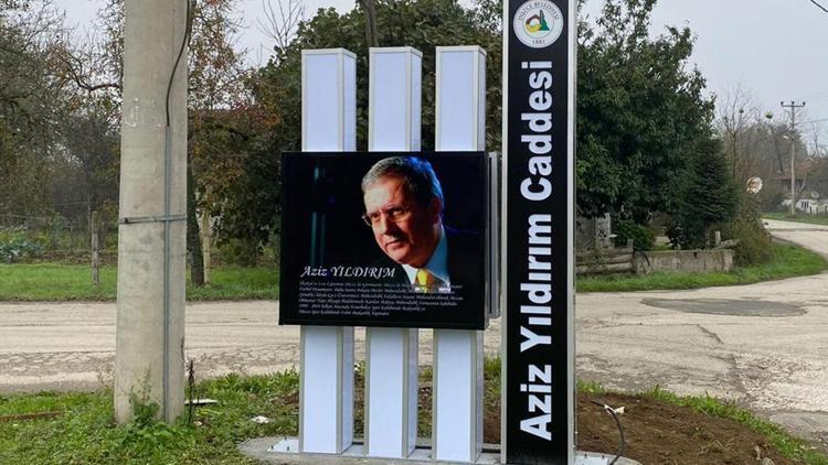 Fenerbahçe eski başkanı Aziz Yıldırımın adının verildiği Düzcedeki caddeye tabela asıldı