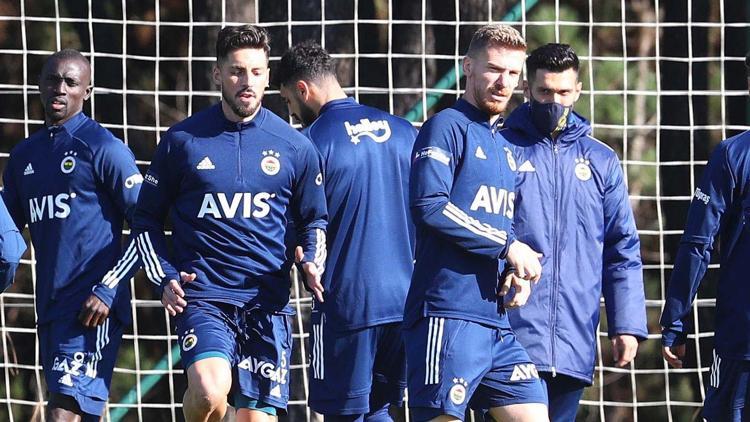 Son dakika | Fenerbahçede sakatlardan müjde Serdar Aziz, Sosa ve Samatta takımla çalıştı...