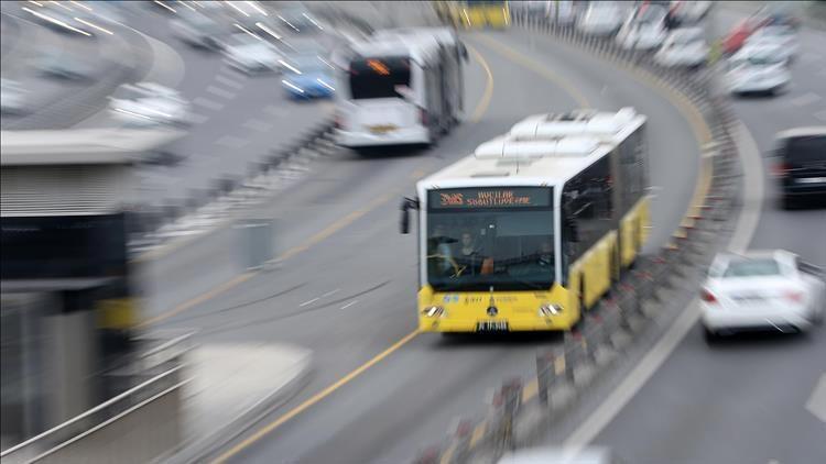 Metrobüste çıkan yangın nedeniyle seferler aksadı