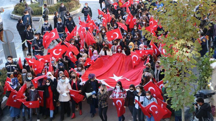 Hakkariden Diyarbakırdaki annelere destek yürüyüşü