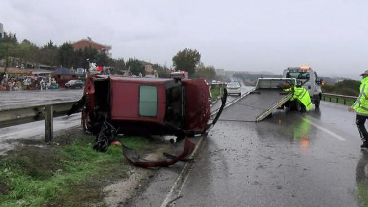 Büyükçekmecede takla atan otomobilden 2 çocuk yara almadan kurtuldu