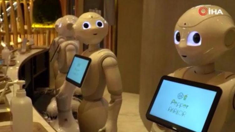 Japonyada robot garson dönemi başladı Hem servis hem sohbet