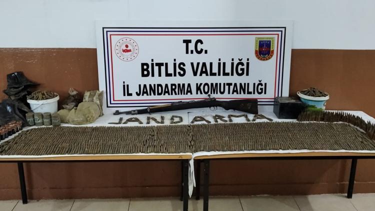 Bitliste PKKnın toprağa gömülü silah ve mühimmatı bulundu