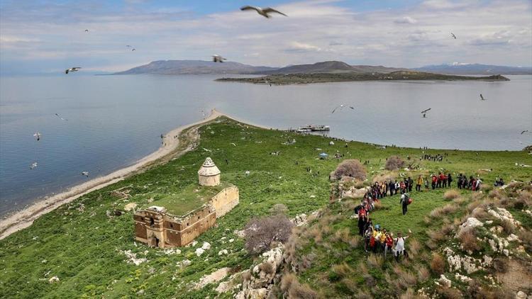 Van Gölündeki dört büyük adadan ikincisi: Çarpanak