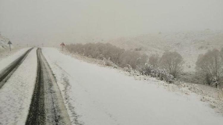 Sivasta, İmranlının yüksek kesimlerinde kar yağışı