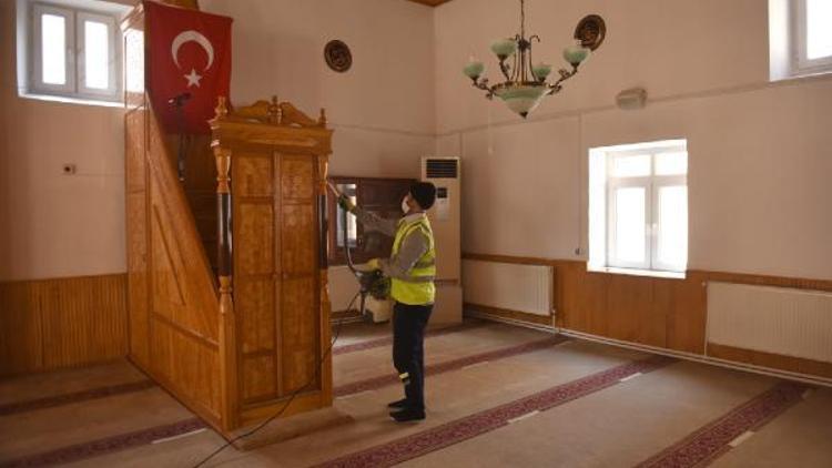 Turhalda cuma namazı öncesi camiler dezenfekte edildi