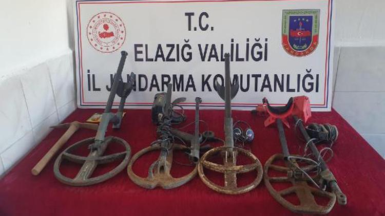 Elazığ’da kaçak kazıya 4 gözaltı