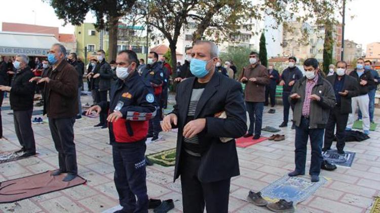 Manisada cuma namazı öncesi yağmur duası