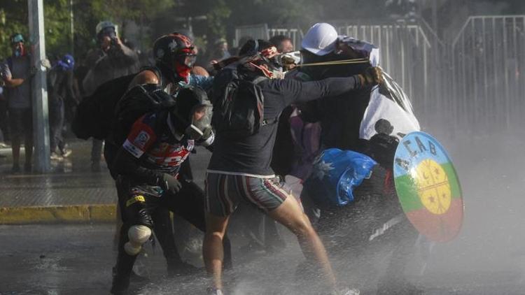 Şilide hükümet karşıtı gösteriler devam ediyor