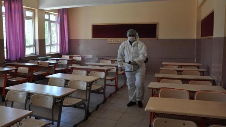 İslahiyede 12 okul KPSS öncesi dezenfekte edildi