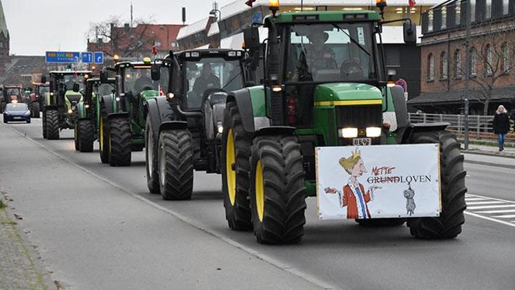 Traktörlerle şehre girdiler... Vizon protestosu...