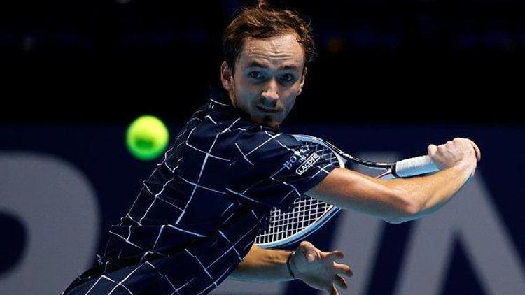 Rafael Nadalı deviren Daniil Medvedev finalde