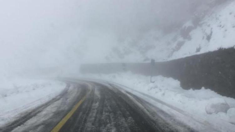 Artvinde, Macahel Geçidinde kar kalınlığı 30 santimetreye ulaştı