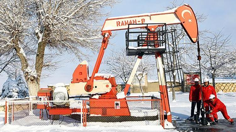 Emektar kuyudan 72 yıldır petrol çıkarılıyor