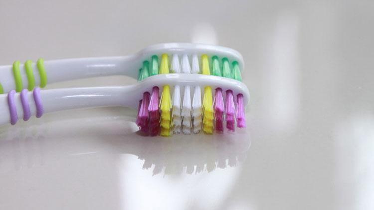 Diş Fırçanız Sağlığınız İçin Bir Tehdit mi?