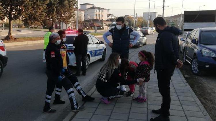 Kazada korkan kız kardeşleri, sağlık ekibi sakinleştirdi