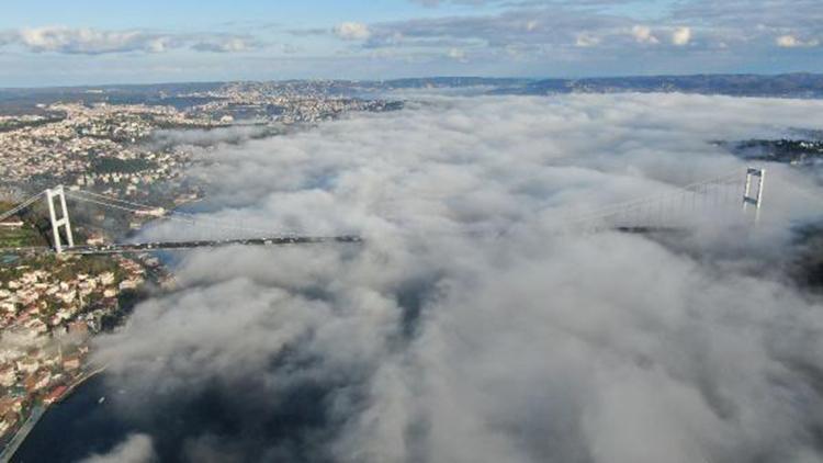 İstanbul Boğazındaki yoğun sis havadan fotoğraflandı