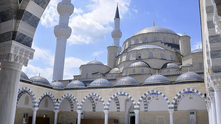 Cuma namazı kaç rekat, nasıl kılınır Diyanet bilgilerine göre cuma namazının kılınışı