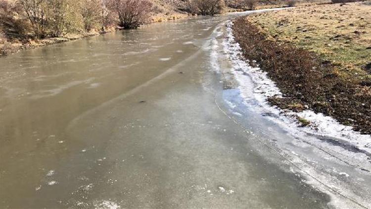 Kars Çayı kısmen buz tuttu