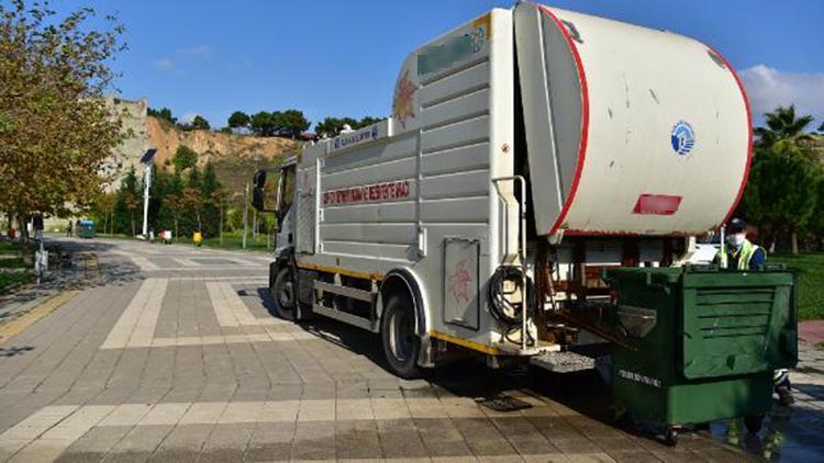 Tuzla’da çöp toplama alanları her gün dezenfekte ediliyor