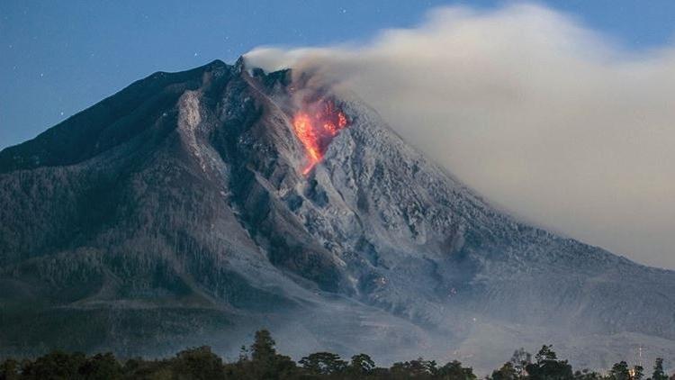 Endonezyada Ili Lewotolok Yanardağında son 24 saatte 2 patlama oldu
