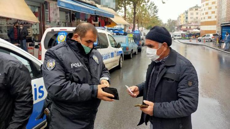 Yolda bulduğu cüzdanı sahibine ulaştırdı