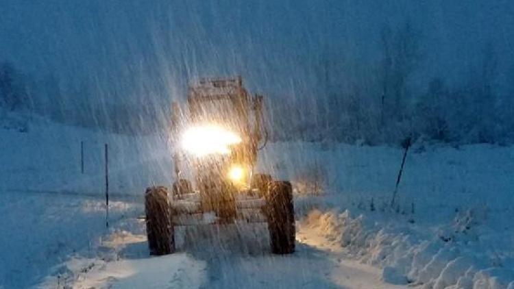 Yoğun kar yağışı 58 köy yolu kapandı