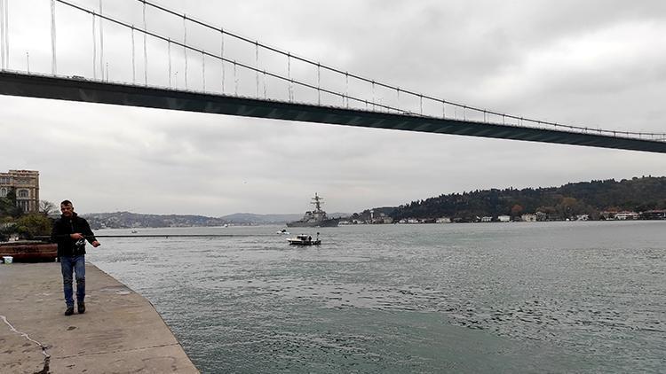 ABD savaş gemisi İstanbul Boğazından geçti