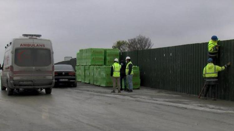 Büyükçekmecede 5 metre yükseklikten düşen 2 işçi yaralandı