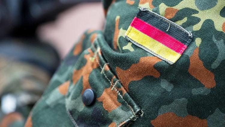 Alman ordusunda 8 aşırı sağ vakası daha
