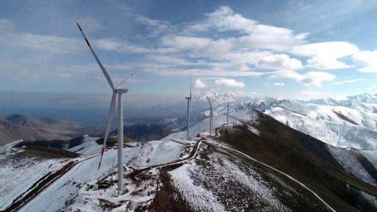 Türkiyenin en yüksek rakımlı Rüzgar Enerji Santrali Vanda kuruldu