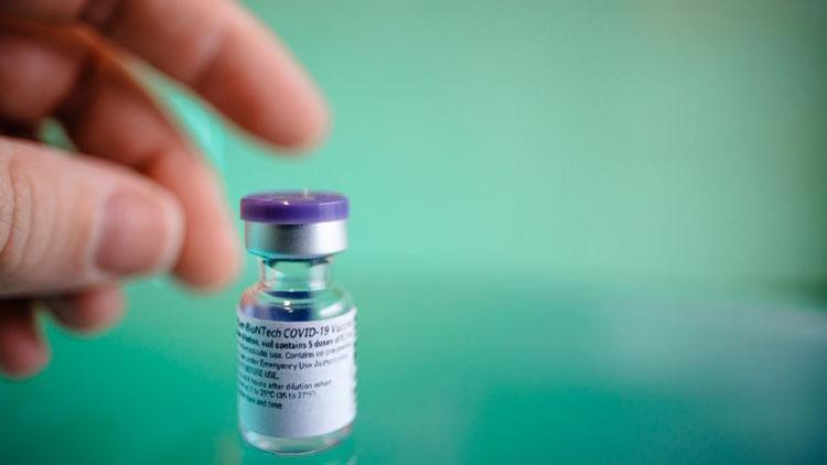 Pfizer aşı dağıtım hedefini yarıya düşürdü