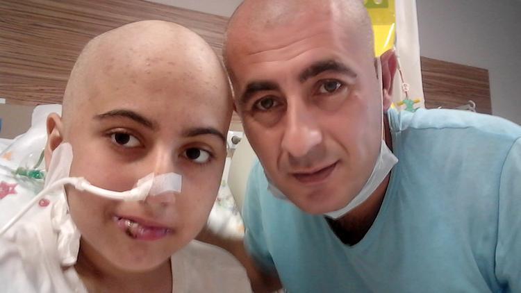 Antalyada lösemi hastası kızı için saçını kazıttı