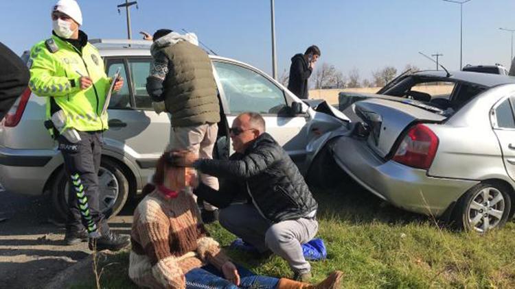 Kazada yaralılara, yoldan geçen sağlıkçı müdahale etti