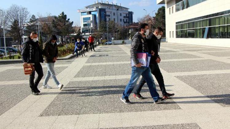 Uygulamada durdurulan otomobilden uyuşturucu ve kurusıkı tabanca çıktı