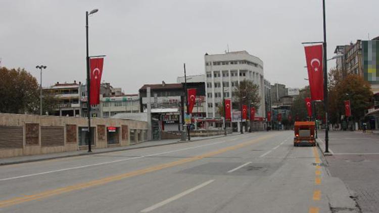 Malatyada hafta sonu kısıtlamasında sokaklar boş kaldı