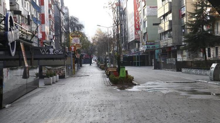 Son dakika... Ankarada, kısıtlamanın ikinci gününde de sokaklar bomboş