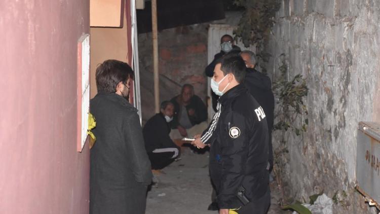 İzmirde koca vahşeti: Öldürdüğü eşini halıya sarıp gizlemeye çalıştı
