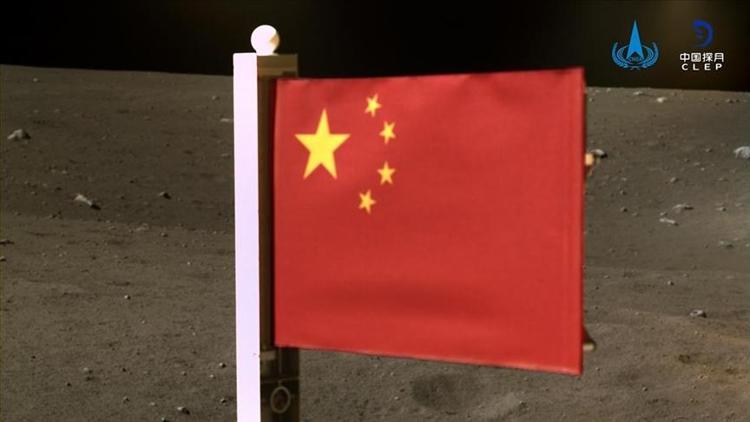 Çin, Ayın karanlık bölgesine kendi bayrağını dikti