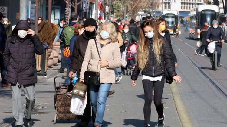 Eskişehirde 2 günlük kısıtlama sonrası sokaklar doldu