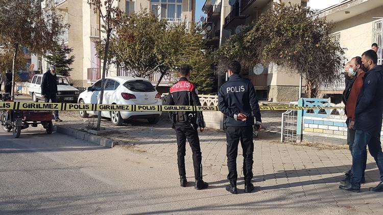 Sosyal medya üzerinden tartıştığı kadını iş yerine çağırıp vurdu