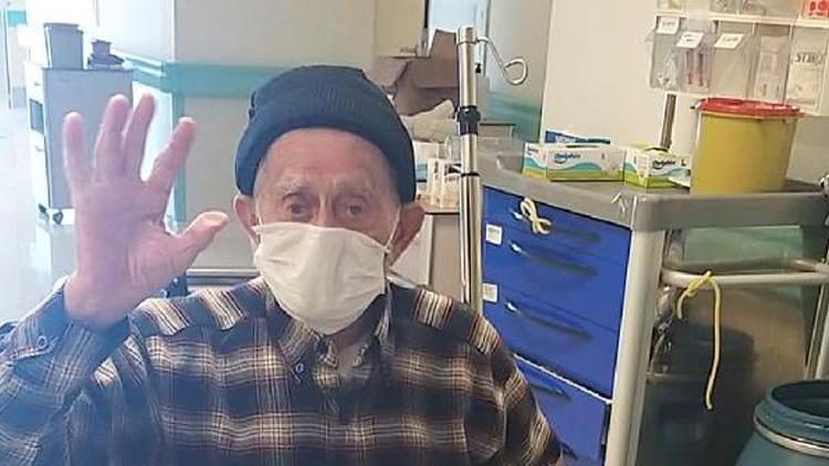 96 yaşında koronavirüsü yendi, alkışlarla taburcu oldu