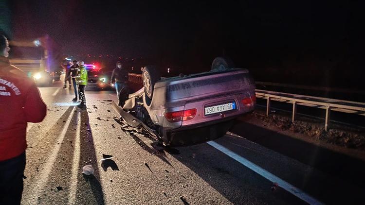 TIRa arkadan çarpan otomobil takla attı: 2 yaralı