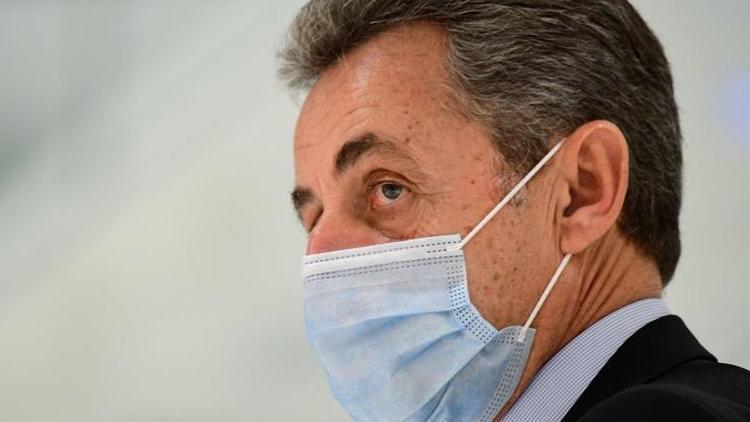 Eski Fransa Cumhurbaşkanı Sarkozynin yolsuzlukla yargılandığı davada 4 yıl hapsi istendi
