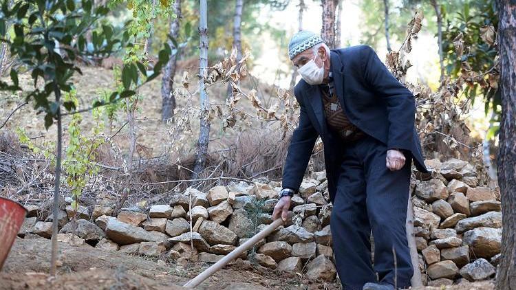 Ömrünü doğaya adadı, kendi çabasıyla orman oluşturdu