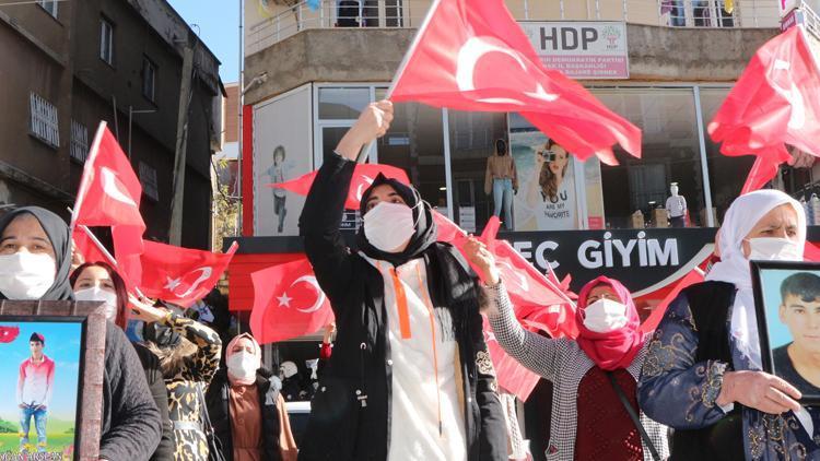 Şırnaklı kadınlar, HDP önündeki eylemlerini 14üncü haftada da sürdürdü