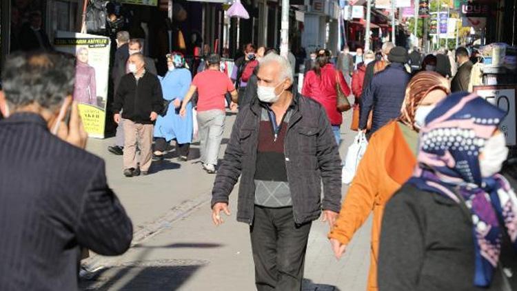 Samsunun caddelerinde yoğunluk azalmıyor