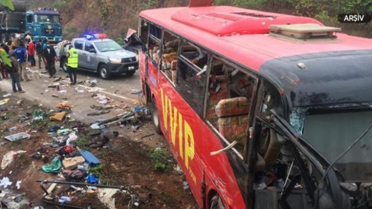 Nijeryada yolcu otobüsüne saldırı düzenlendi:16 ölü