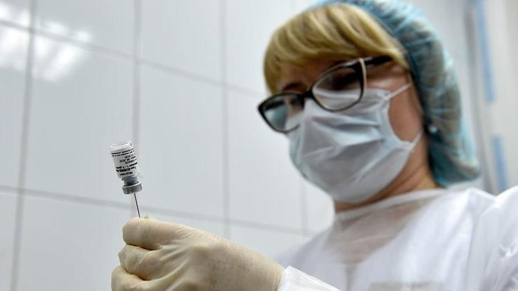 Rusyada üretilen ikinci Kovid-19 aşı adayının 3. faz klinik deneyleri başladı